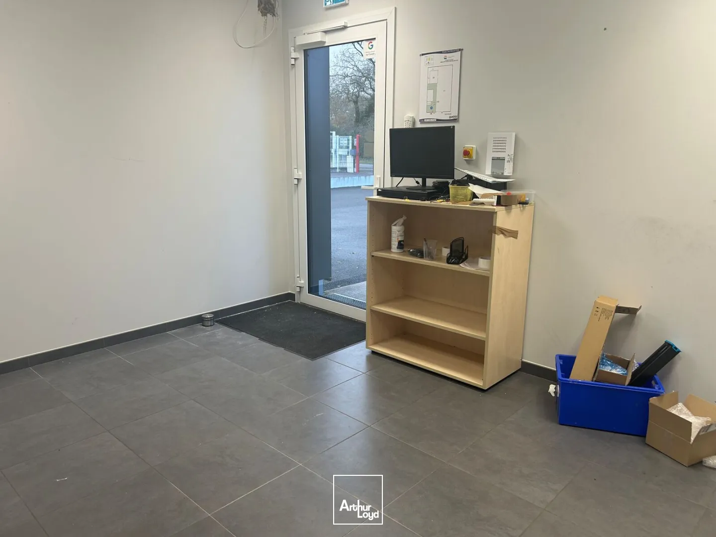 A St AIgnan Grandlieu, bâtiment d'activité à la location