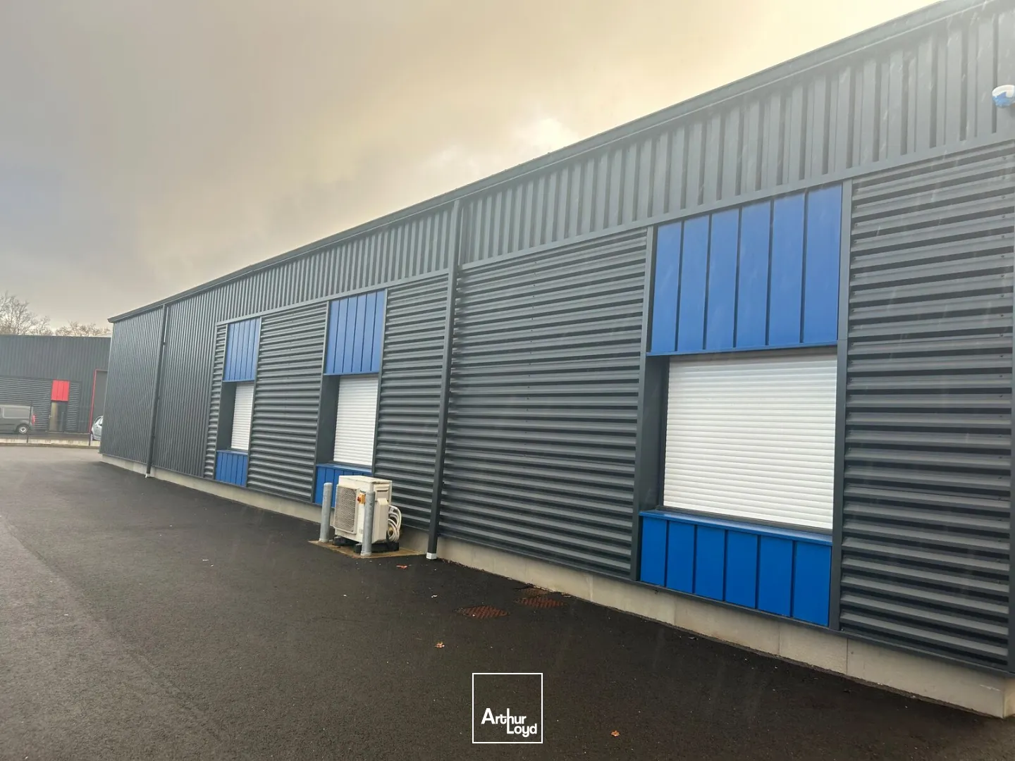 A St AIgnan Grandlieu, bâtiment d'activité à la location