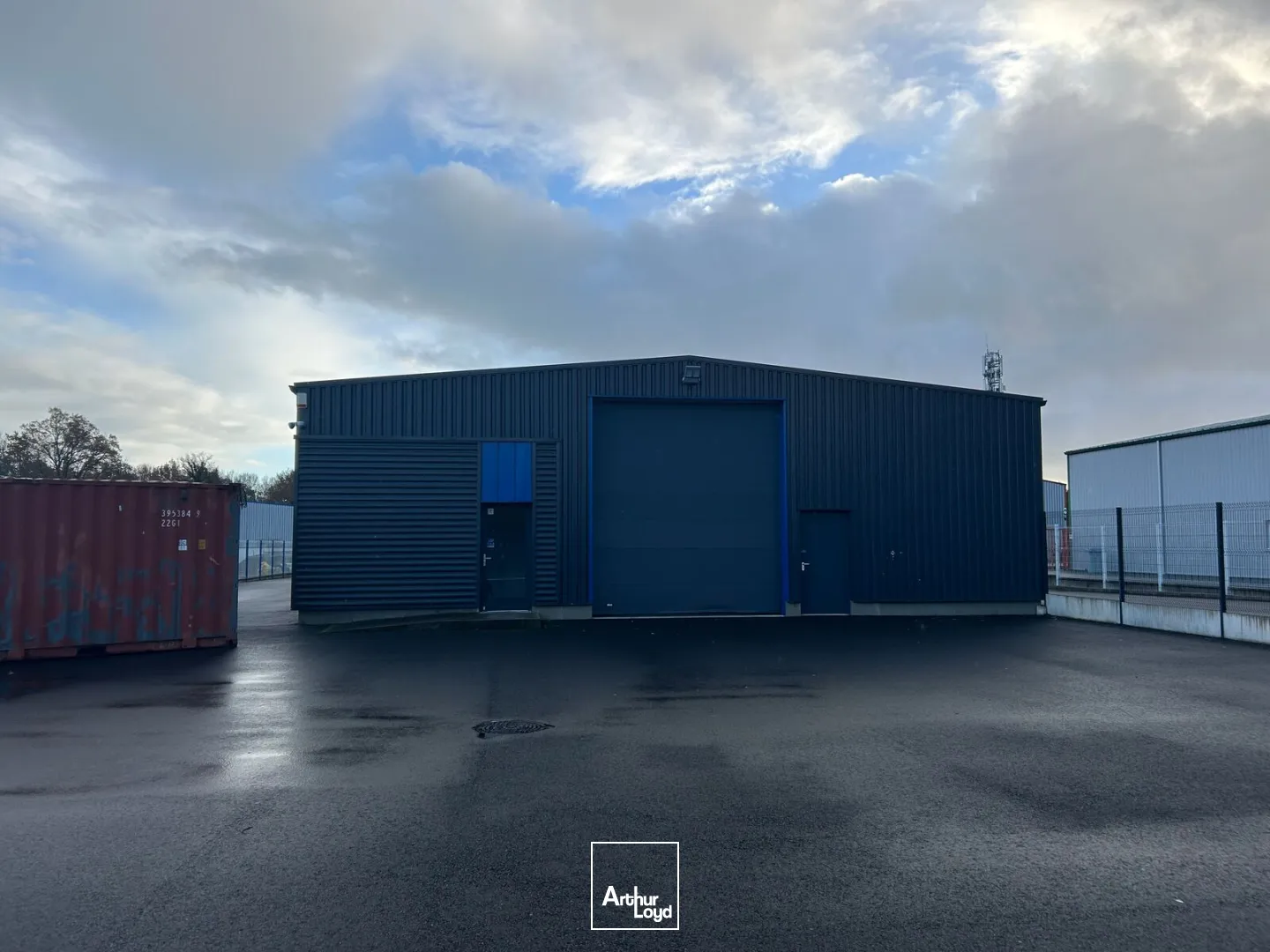 A St AIgnan Grandlieu, bâtiment d'activité à la location