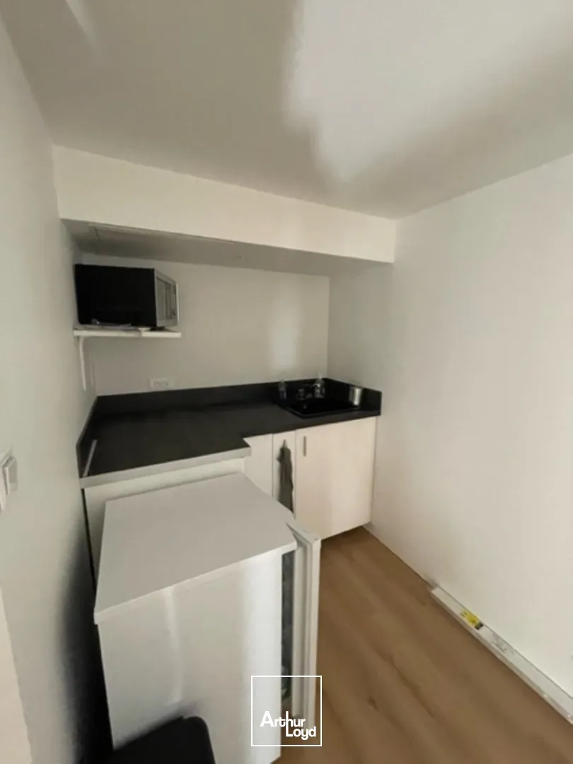 Local ile de Nantes 62 m2 au sol + mezzanine de 13 m2