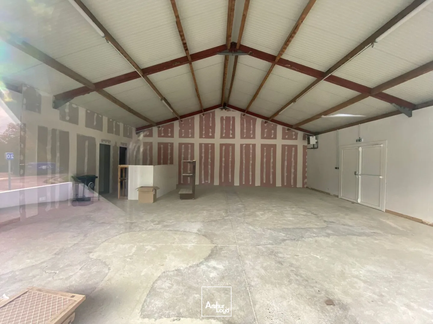 A LOUER - BUREAUX DE 113 M² - ZA DE KERFONTAINE PLUNERET