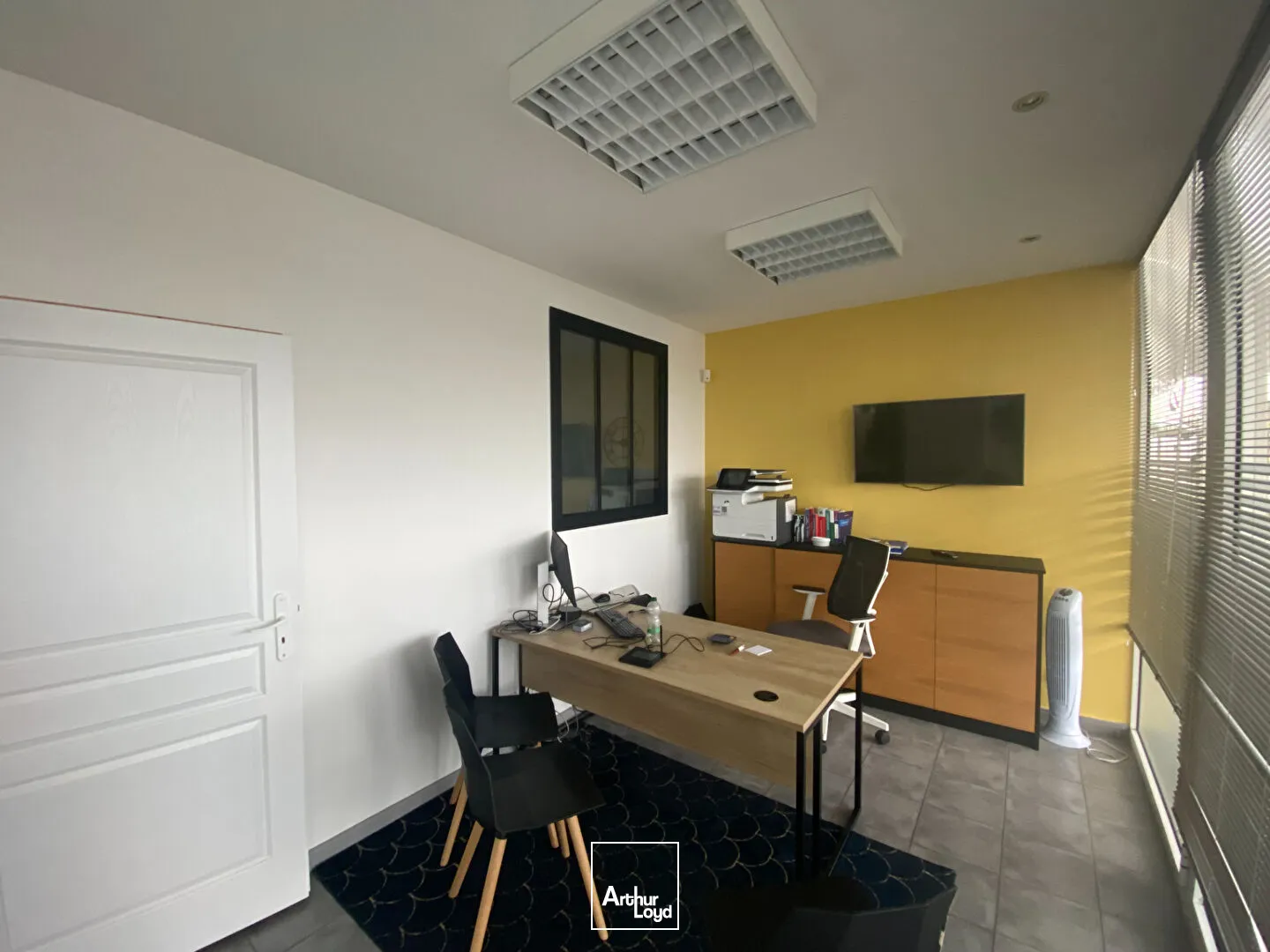 A LOUER, Local professionnel 47 m2 environ - secteur Hôpital