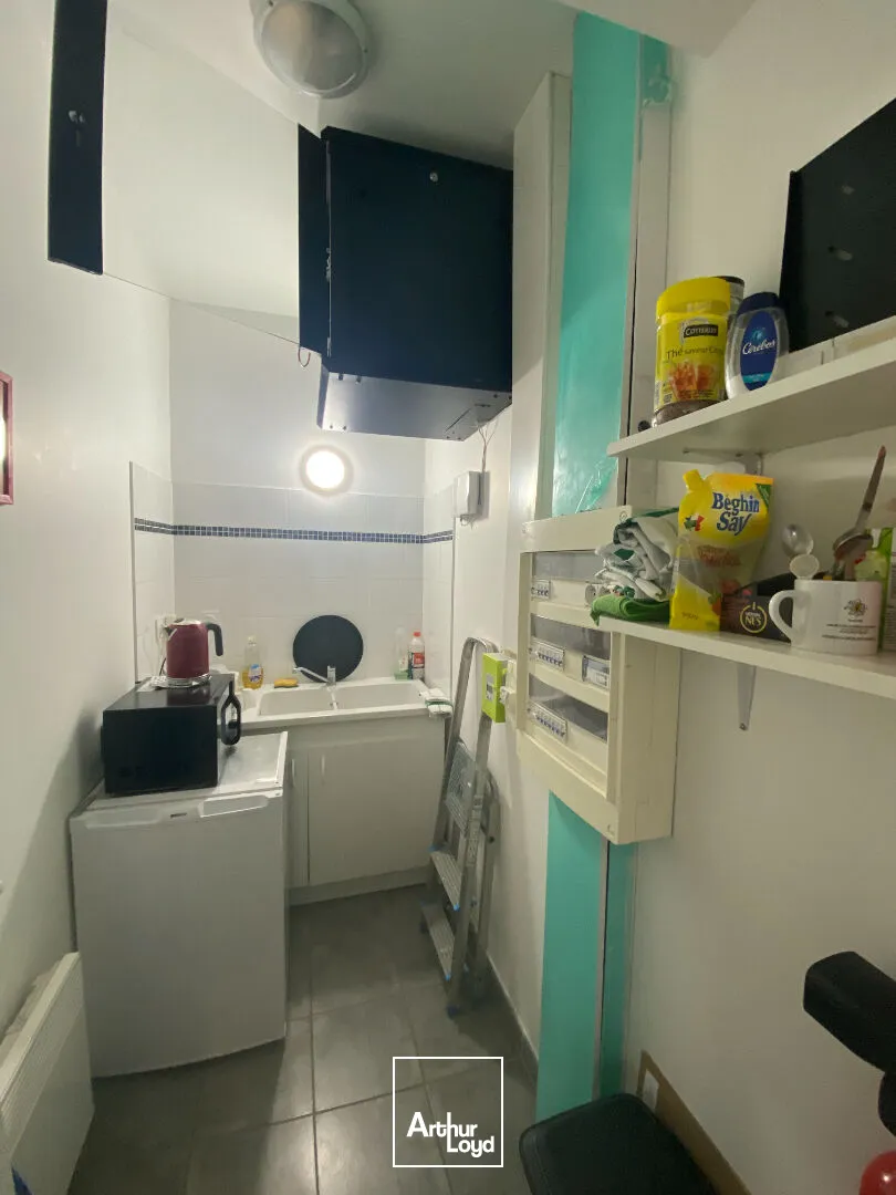 A LOUER, Local professionnel 47 m2 environ - secteur Hôpital