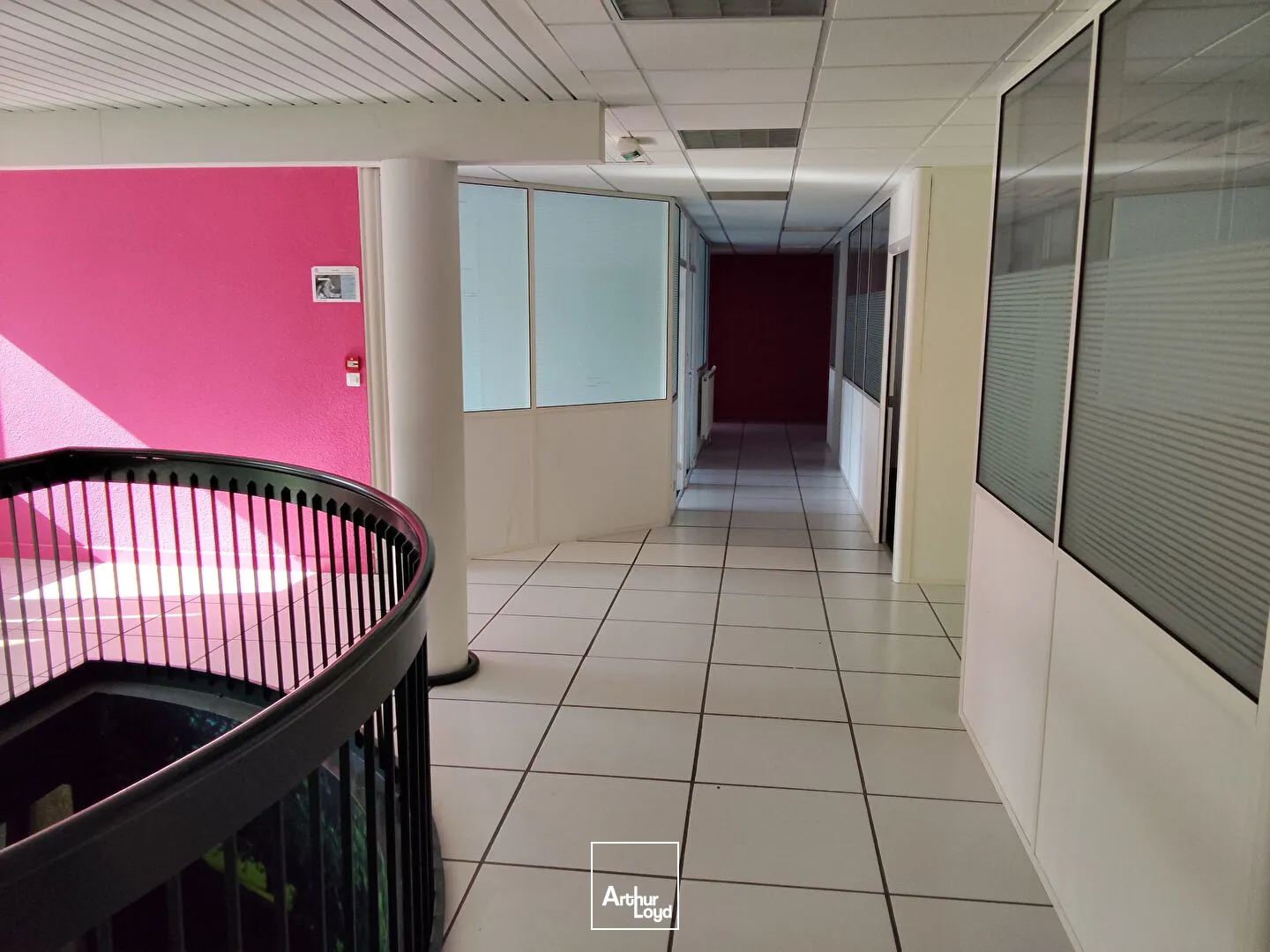 À LOUER - IMMEUBLE DE BUREAUX & ACTIVITÉ - 680 m²