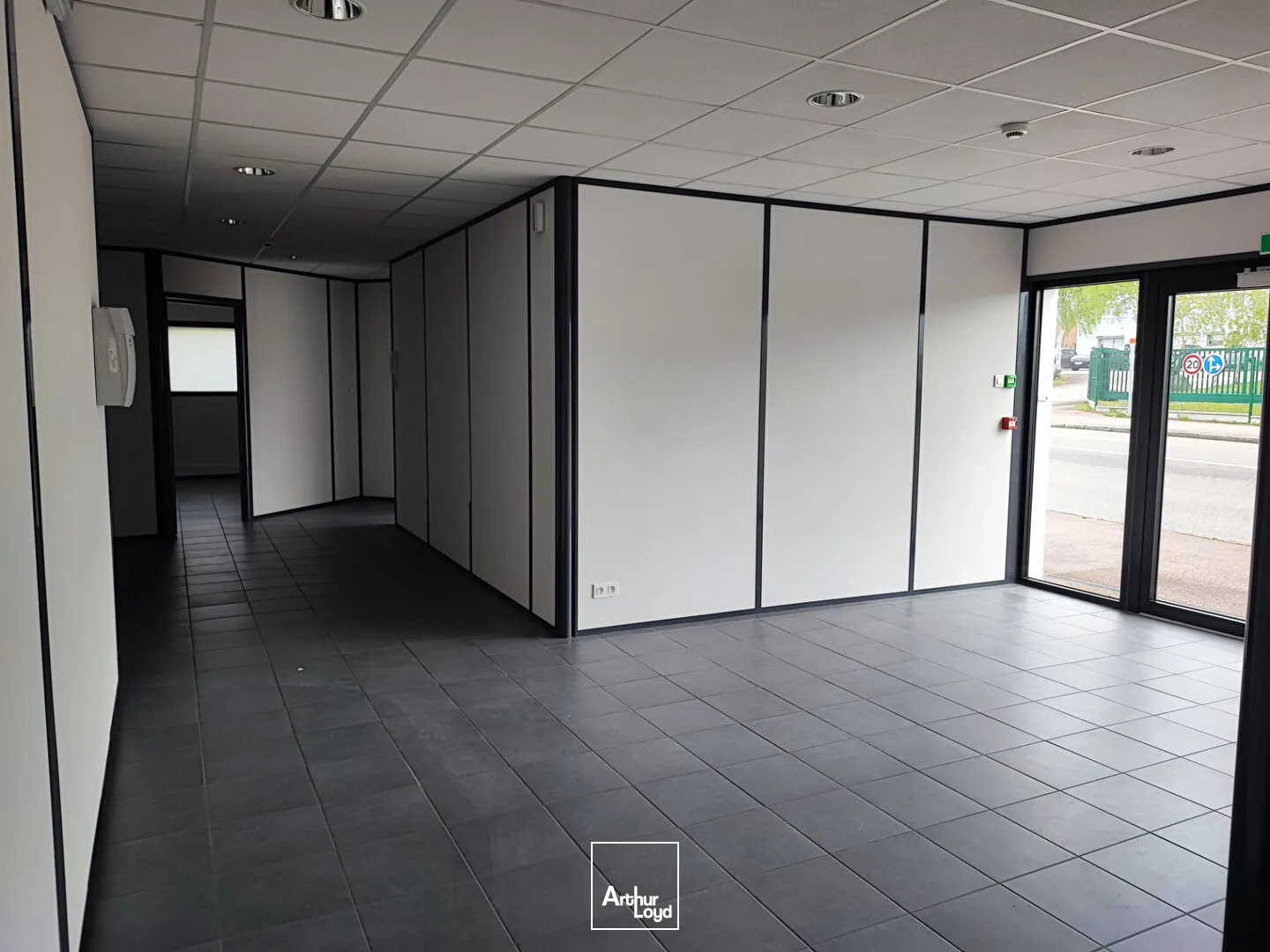 A VENDRE - LIMOGES secteur Chenieux - bureaux de 825 m² avec parking