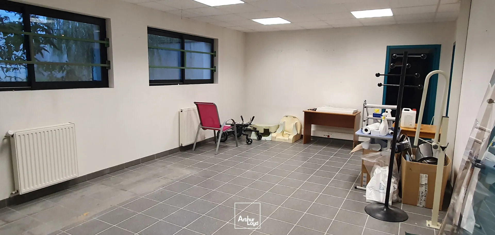 A VENDRE - LIMOGES secteur Chenieux - bureaux de 825 m² avec parking