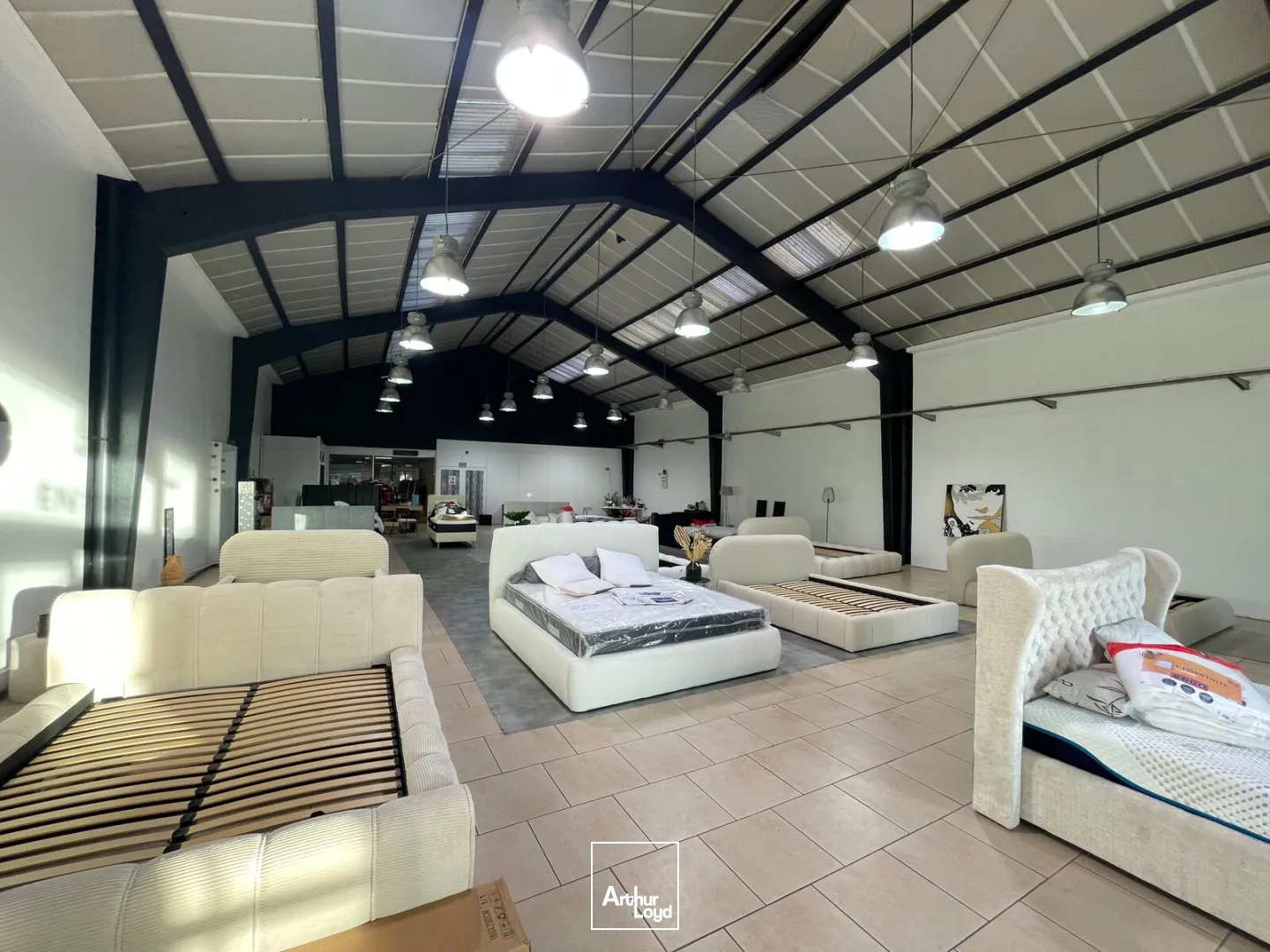 A LOUER 580m2 divisible -Local commercial AUCHY LES MINES ,axe Lille Béthune