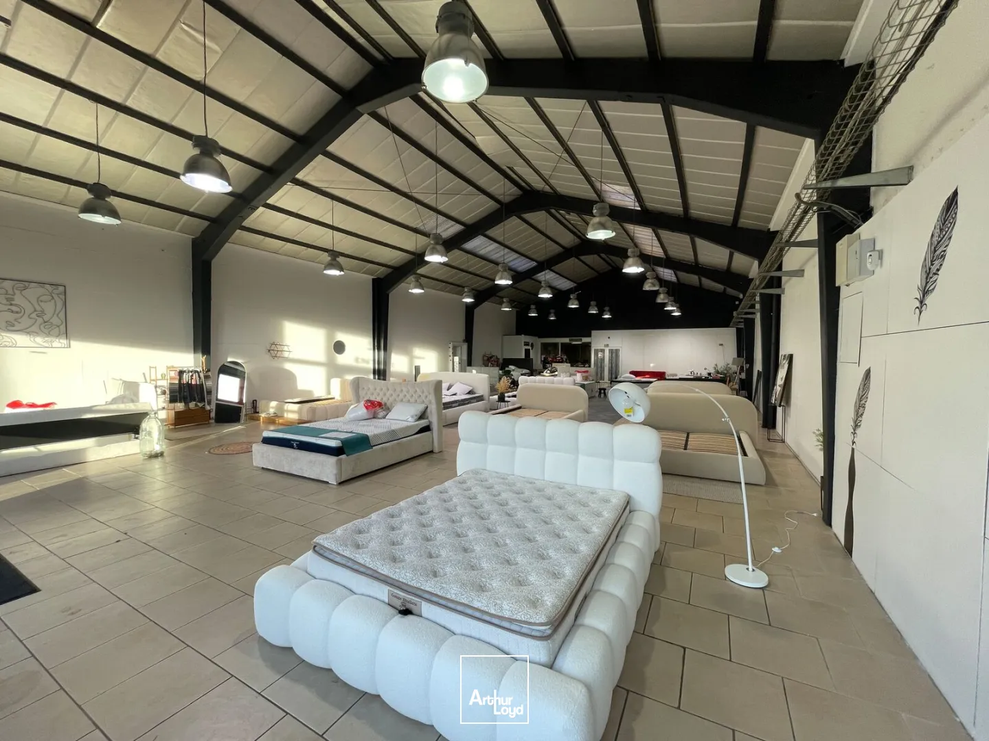 A LOUER 580m2 divisible -Local commercial AUCHY LES MINES ,axe Lille Béthune