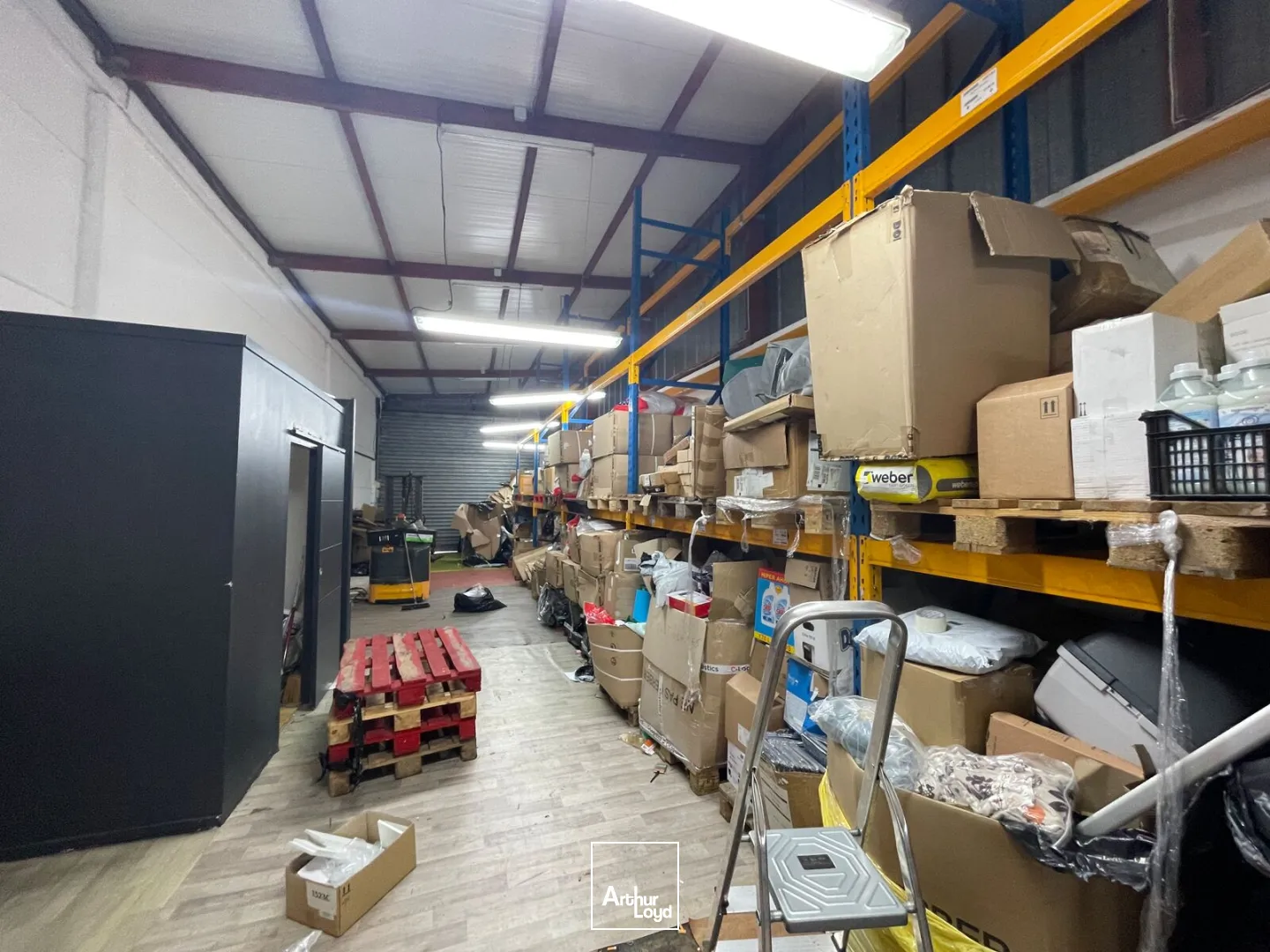 A LOUER 580m2 divisible -Local commercial AUCHY LES MINES ,axe Lille Béthune