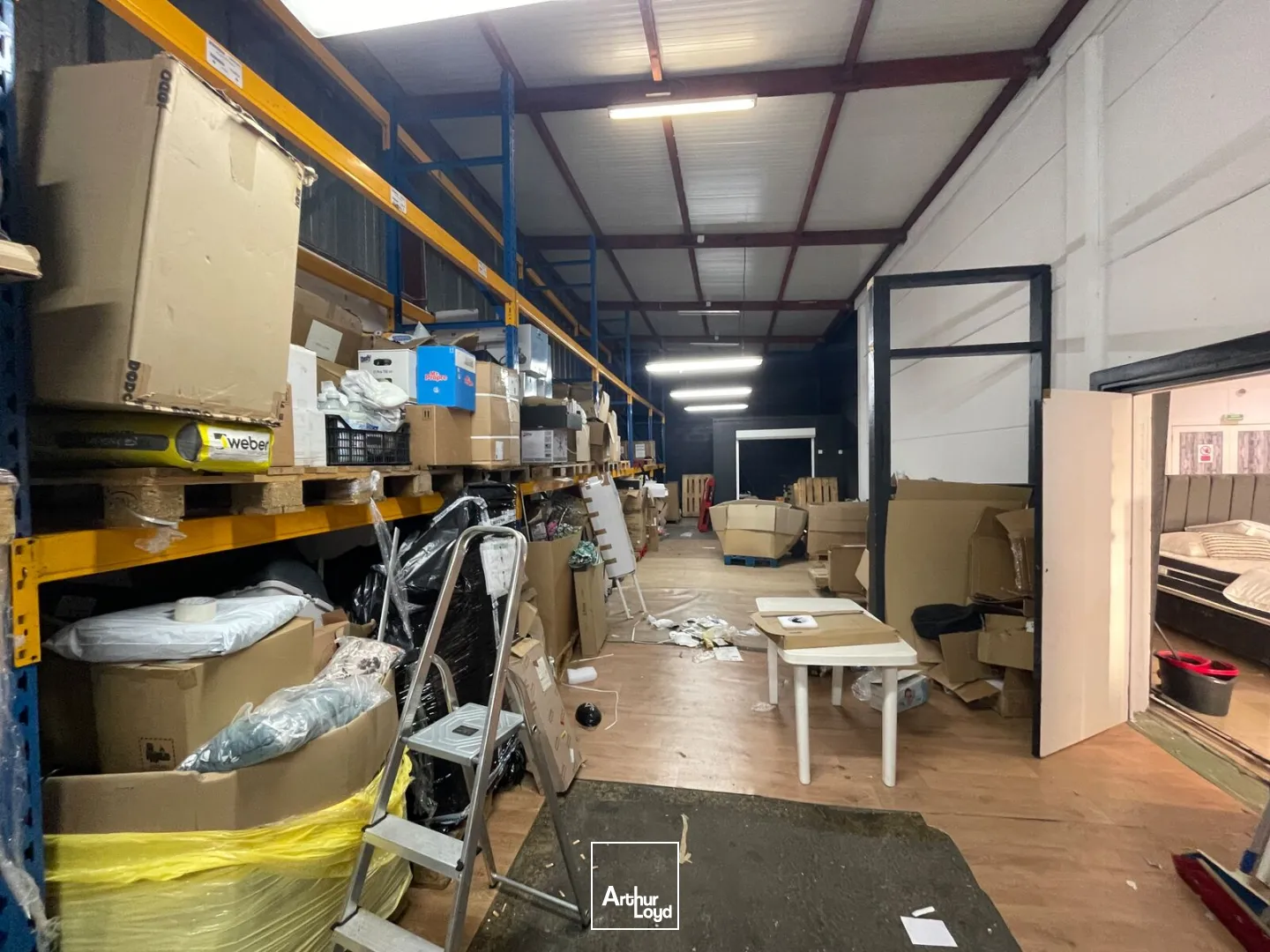 A LOUER 580m2 divisible -Local commercial AUCHY LES MINES ,axe Lille Béthune