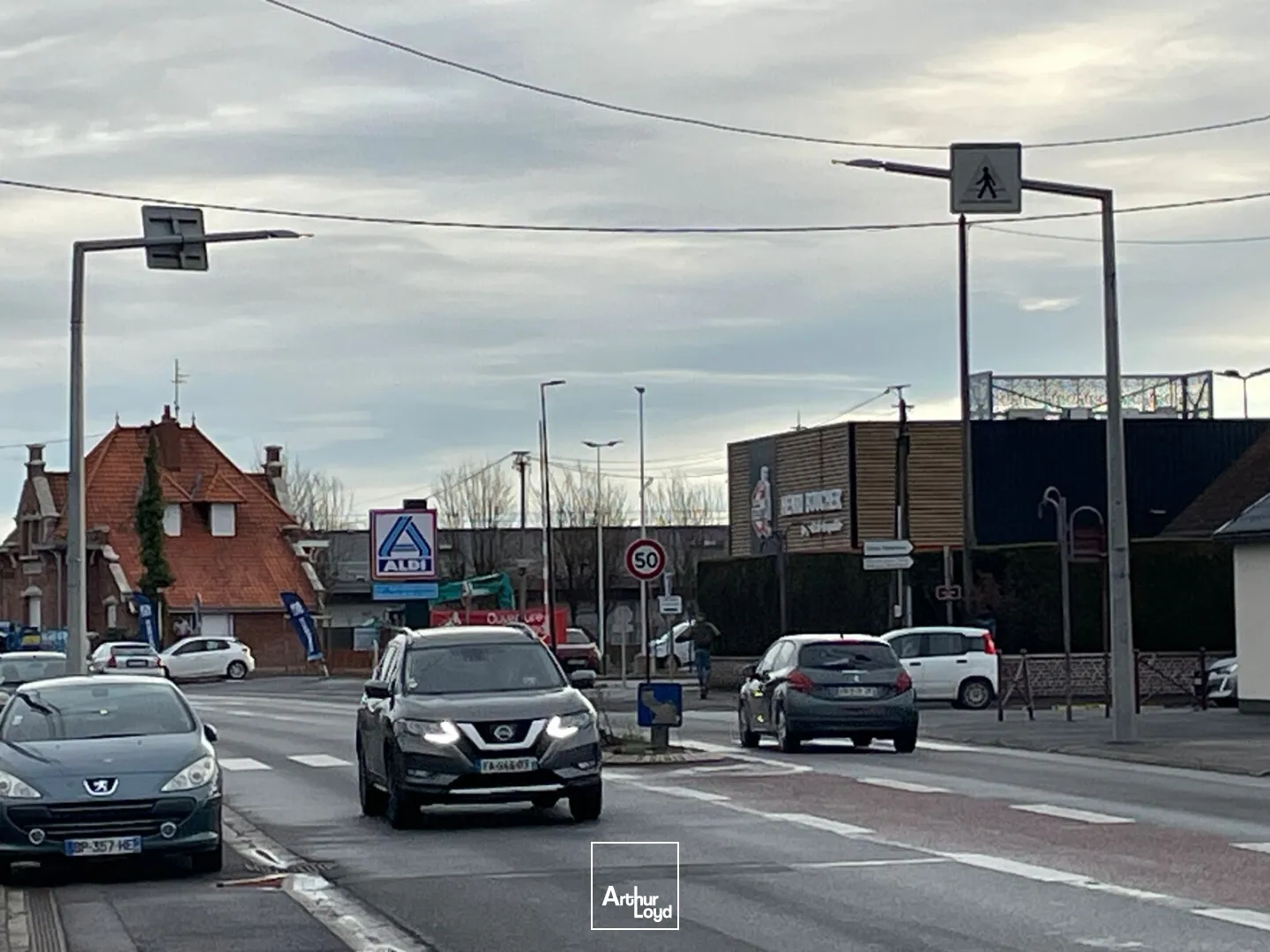 A LOUER 580m2 divisible -Local commercial AUCHY LES MINES ,axe Lille Béthune