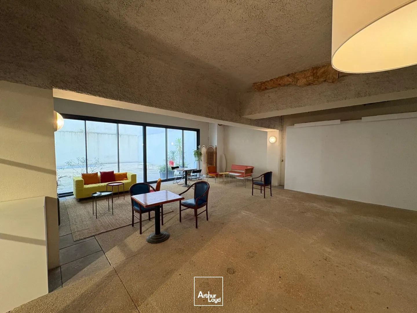 Bureaux / local avec cour à vendre - La Joliette - 13002 Marseille