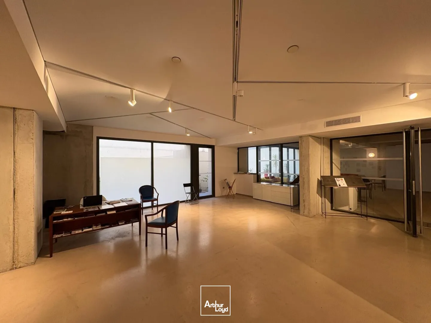 Bureaux / local avec cour à vendre - La Joliette - 13002 Marseille