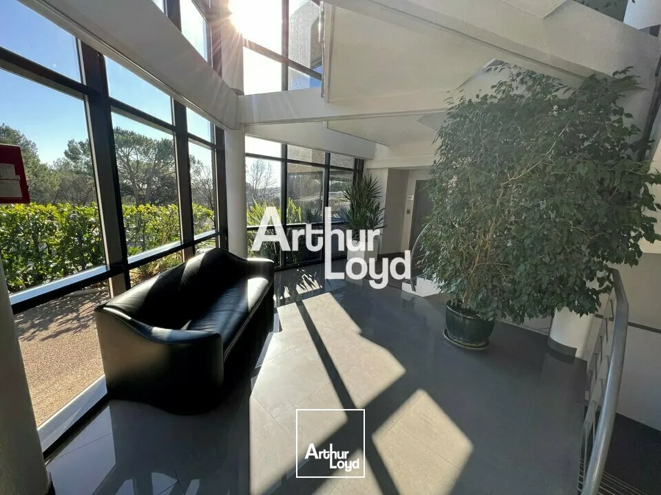 Bureaux à louer cloisonnés et climatisés bon standing - Valbonne