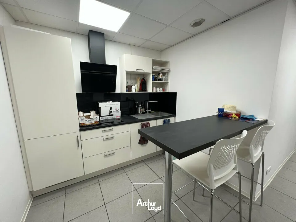 Valence Briffaut - Bureaux récents à la vente