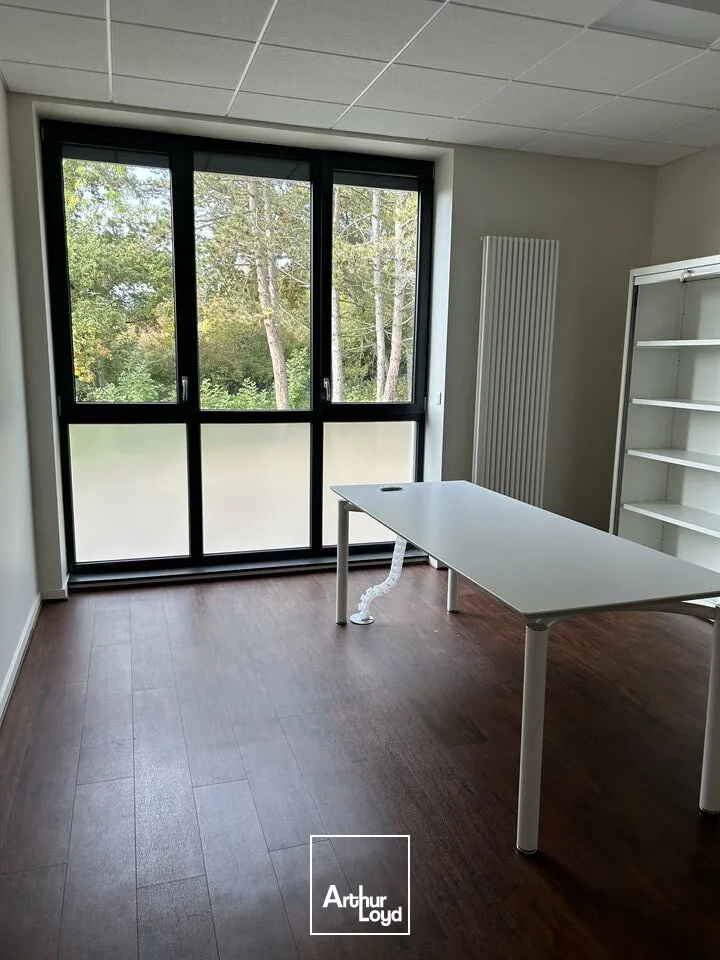BUREAUX à LOUER de 325.32 m²