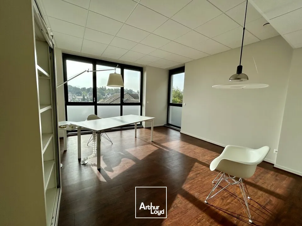 BUREAUX à LOUER de 325.32 m²