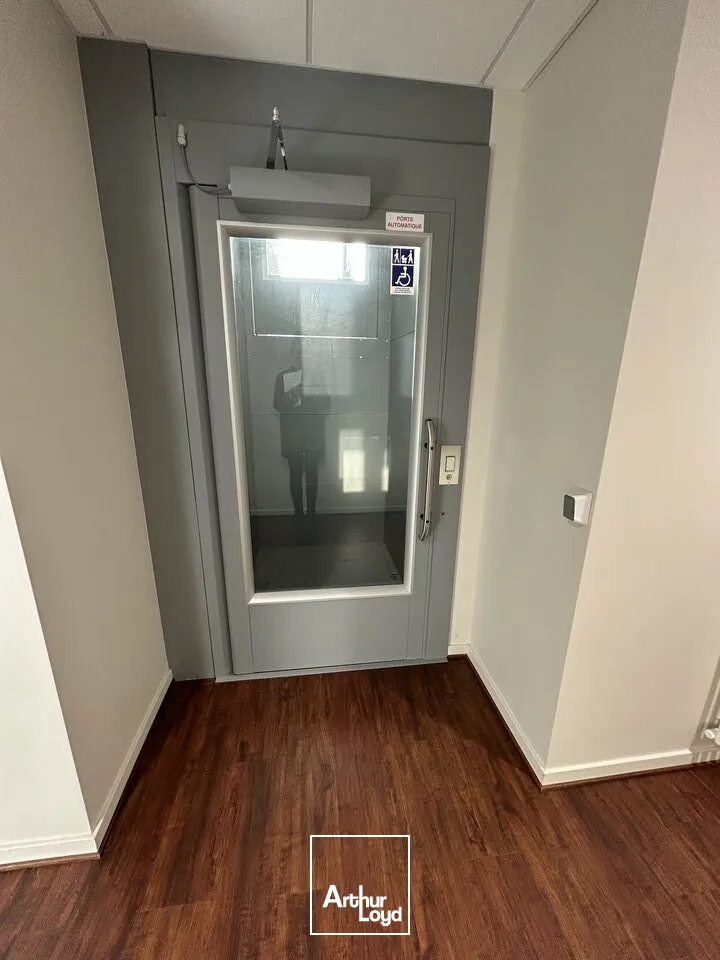 BUREAUX à LOUER de 325.32 m²