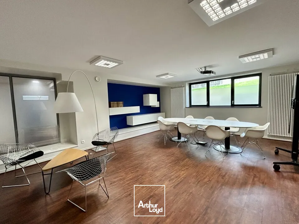 BUREAUX à LOUER de 325.32 m²