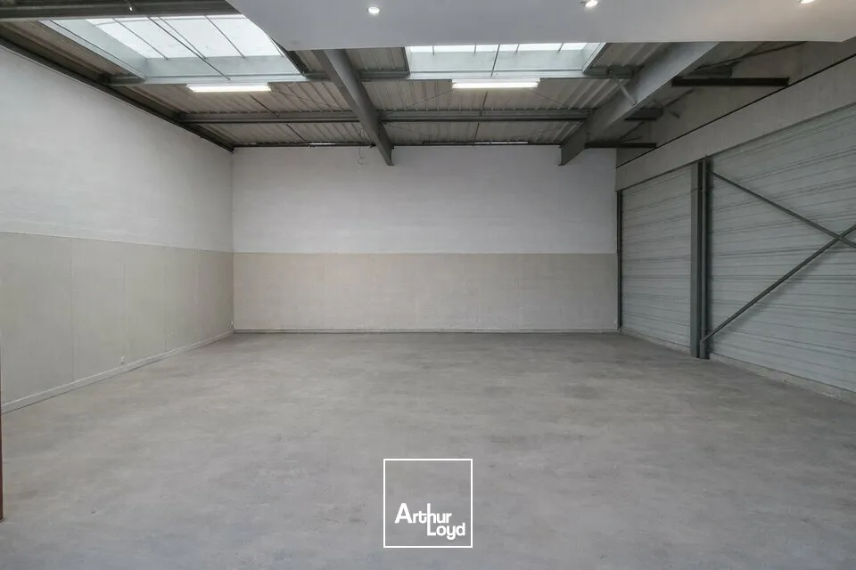 À LOUER  LOCAL D'ACTIVITÉ  ZONE MENDÈS FRANCE