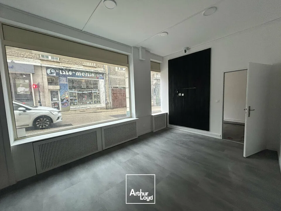 LOCAL COMMERCIAL À VENDRE AVEC FORTE VISIBILITÉ  CENTRE-VILLE DE POITIERS - 105m²