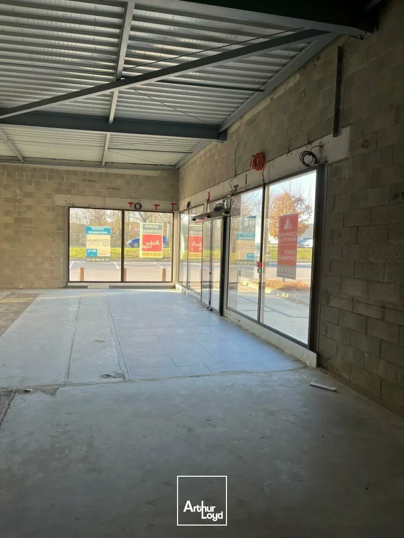 CELLULE COMMERCIALE EMPLACEMENT EXCEPTIONNEL - ZONE COMMERCIALE