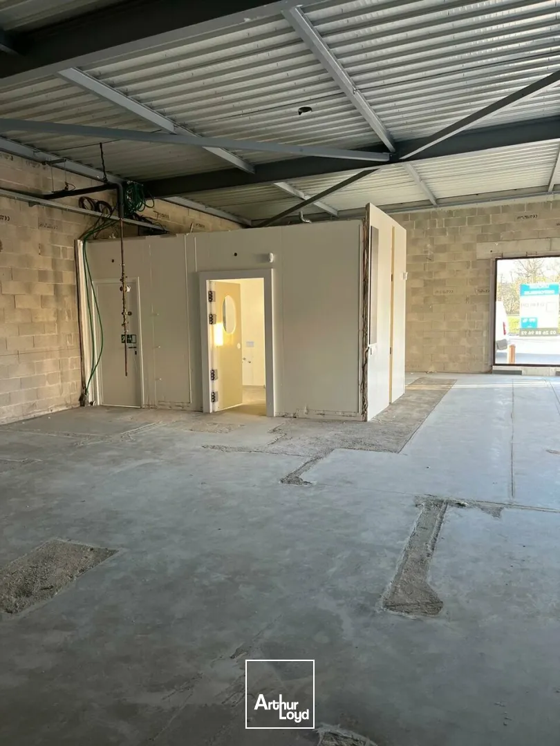 CELLULE COMMERCIALE EMPLACEMENT EXCEPTIONNEL - ZONE COMMERCIALE