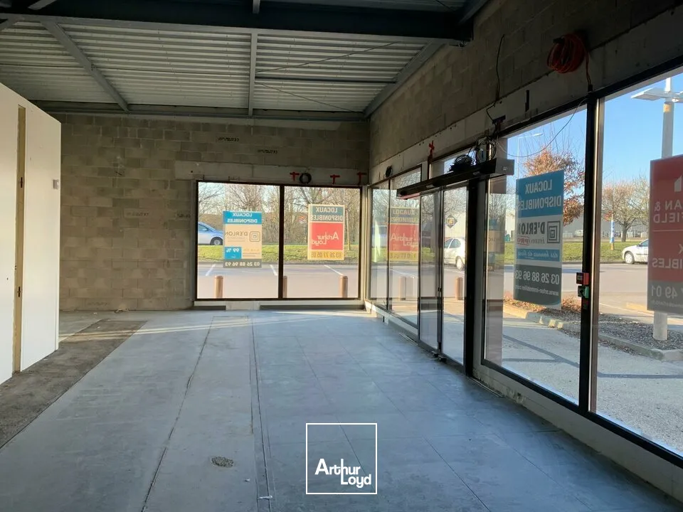 CELLULE COMMERCIALE EMPLACEMENT EXCEPTIONNEL - ZONE COMMERCIALE