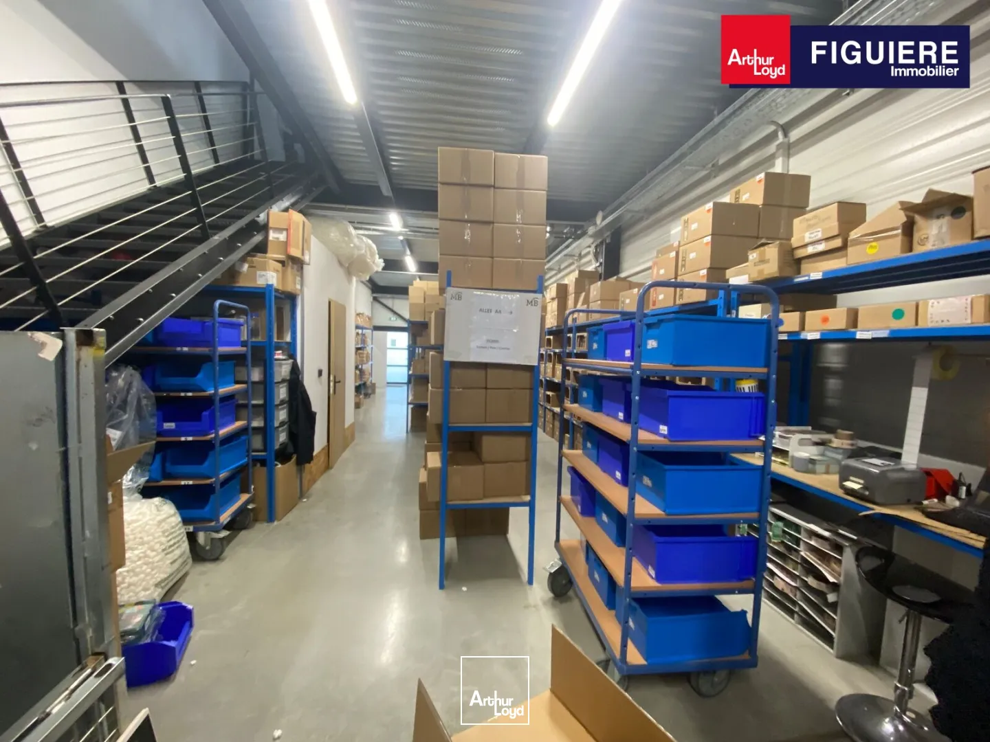 Bâtiment indépendant de 320m² à louer CHARLEVAL