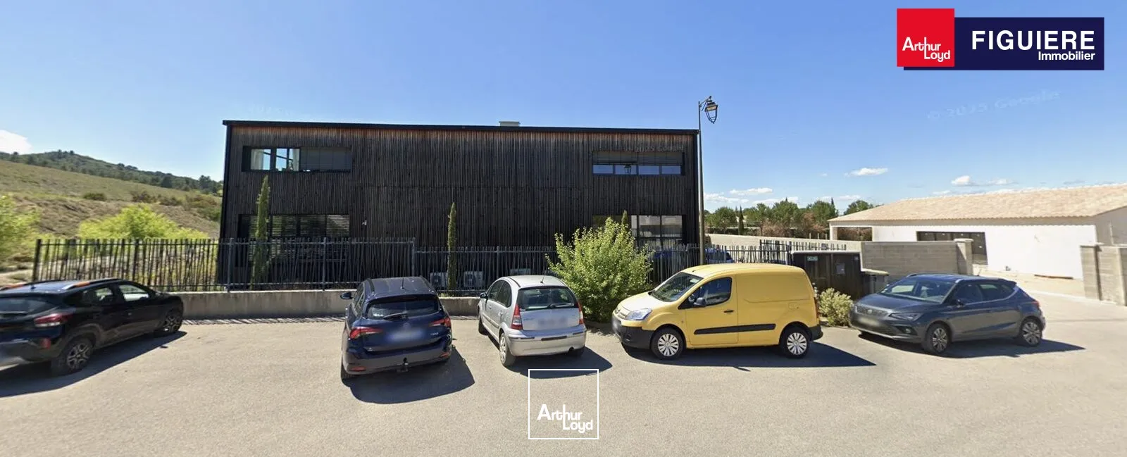 Bâtiment indépendant de 320m² à louer CHARLEVAL