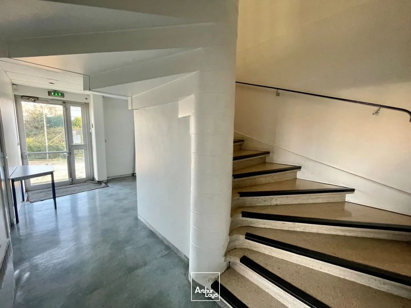 Locaux d'activité à vendre à PETIT COURONNE 76650