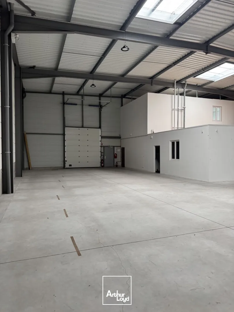 À louer / à vendre - Cellule mixte entrepôt / bureaux - 553 m² - Zone de la Pilaterie - au sein d'un Parc récent et sécurisé 