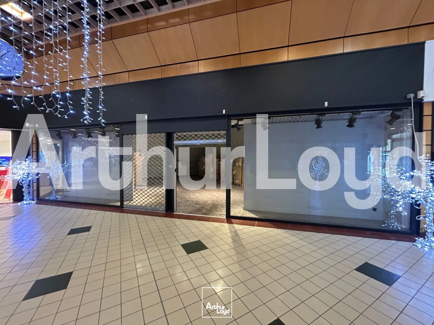 Cellules commerciales 103 à 200 m² à louer - Emplacement premium au coeur d'une galerie marchande dynamique