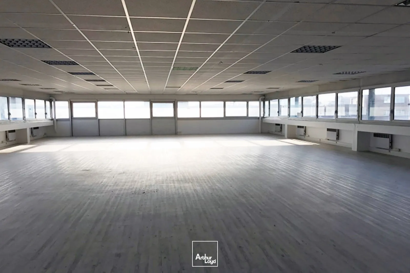 Surfaces de bureaux rénovées à Gennevilliers