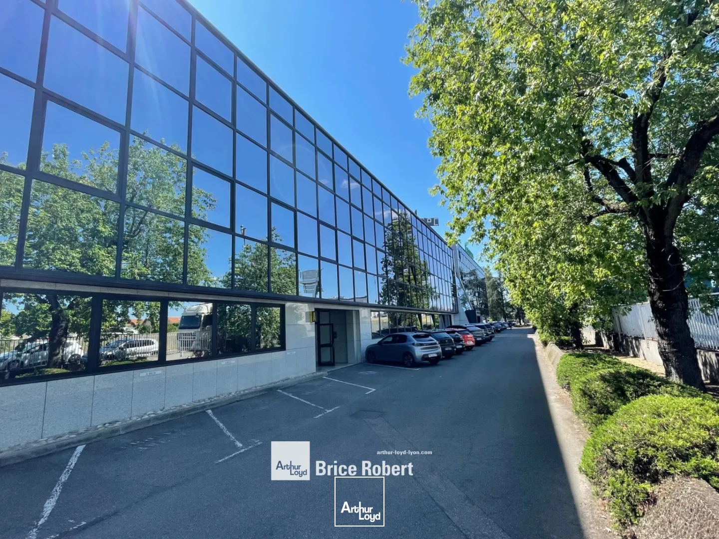 A louer - LE PERIPHERIQUE - Bureaux en rez-de-chaussée - Villeurbanne 