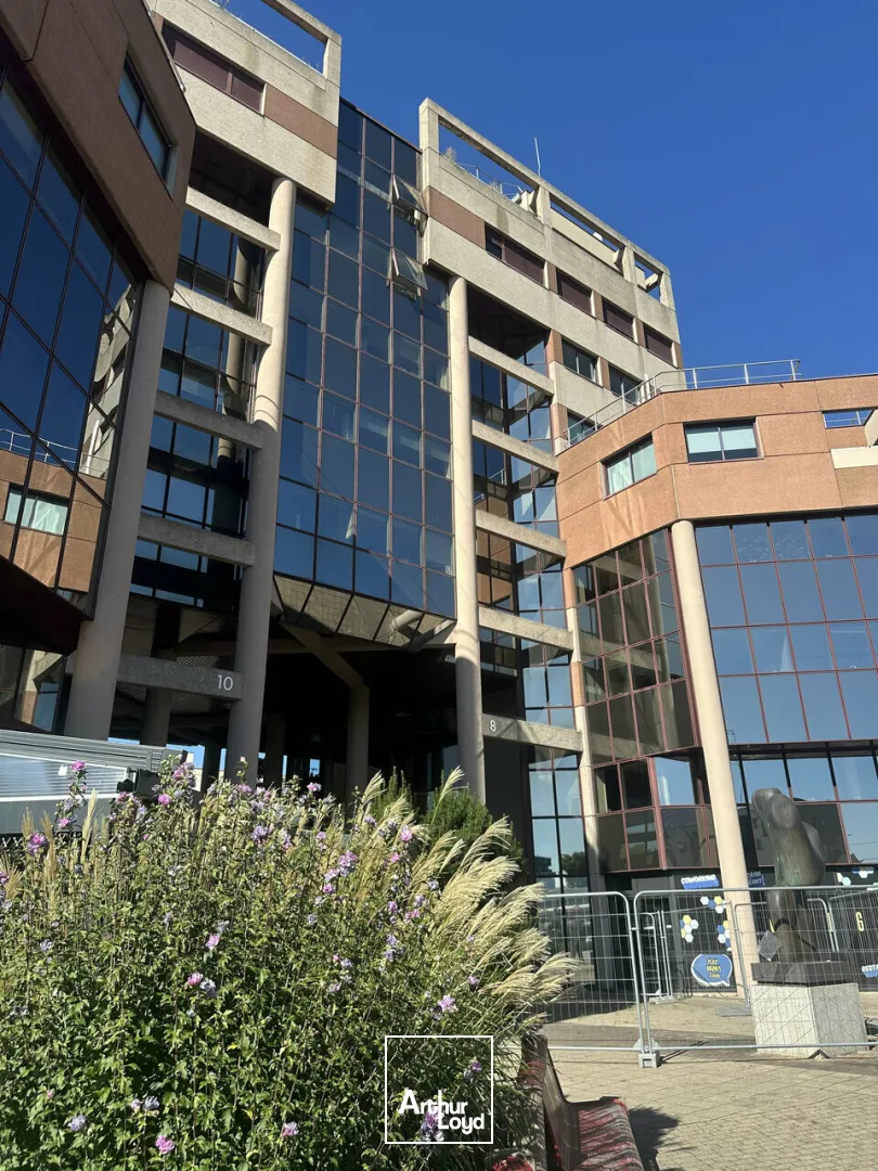 BUREAUX à VENDRE de 435.99 m²