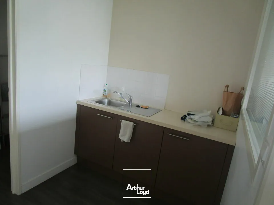 A VENDRE Bureaux proche hôpitalCabinet médical d'environ 60 m²