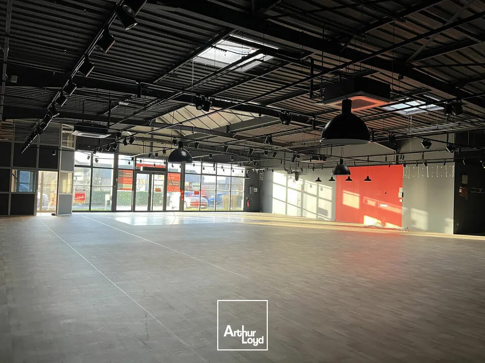 TOURS NORD ZONE COMMERCIALE DE L'HORLOGE LOCAL COMMERCIAL A VENDRE 480 M²