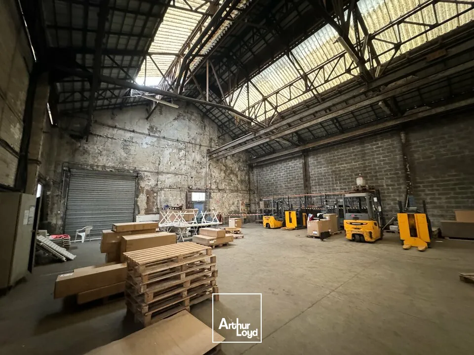 A VENDRE - LE HAVRE - ENTREPÔT 12&nbsp;729 m2 + TERRE PLEIN 4&nbsp;000 m2