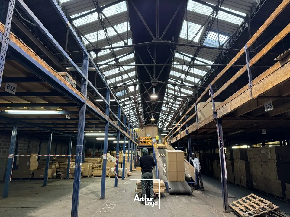 A VENDRE - LE HAVRE - ENTREPÔT 12&nbsp;729 m2 + TERRE PLEIN 4&nbsp;000 m2