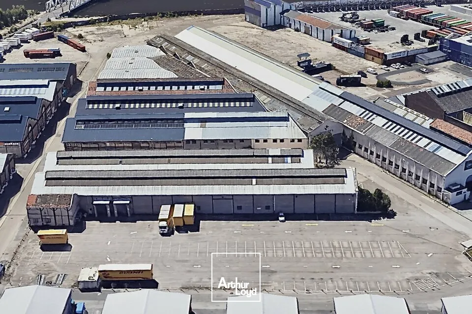 A VENDRE - LE HAVRE - ENTREPÔT 12&nbsp;729 m2 + TERRE PLEIN 4&nbsp;000 m2