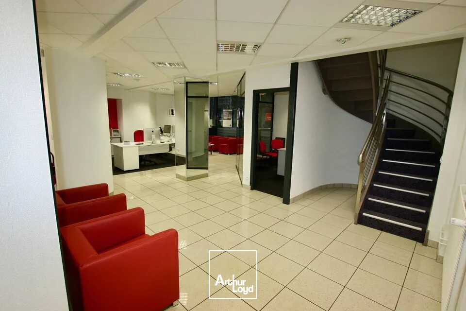 A LOUER - HÔTEL DE VILLE - BUREAUX 170 m2 + PARKINGS