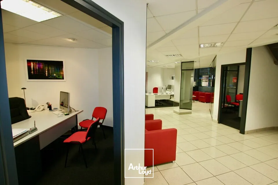 A LOUER - HÔTEL DE VILLE - BUREAUX 170 m2 + PARKINGS