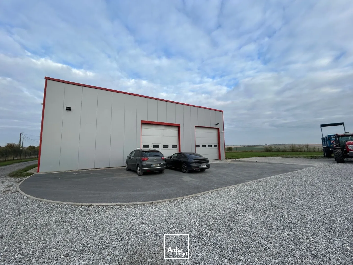 A VENDRE - BÂTIMENT D'ACTIVITÉ - 994 M2 - MONT D'ORIGNY