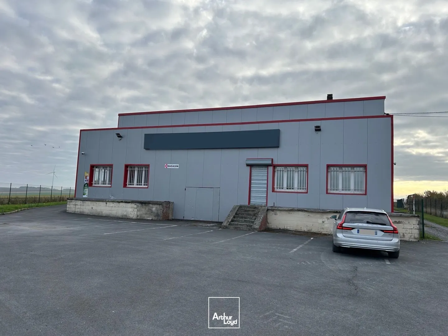 A VENDRE - BÂTIMENT D'ACTIVITÉ - 994 M2 - MONT D'ORIGNY