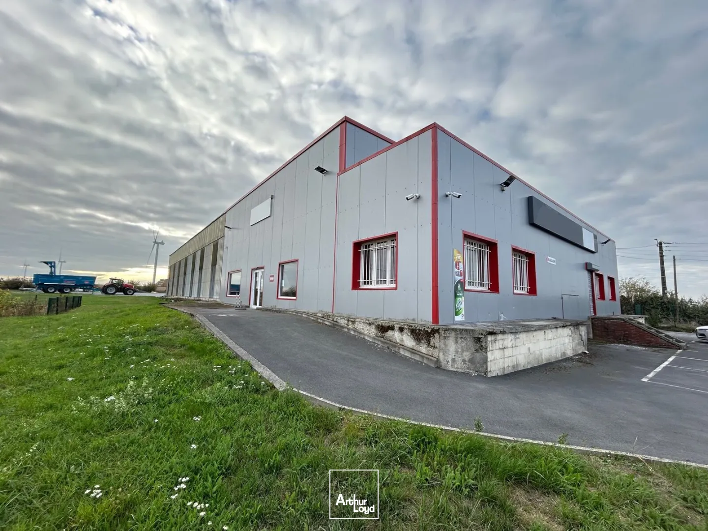 A VENDRE - BÂTIMENT D'ACTIVITÉ - 994 M2 - MONT D'ORIGNY
