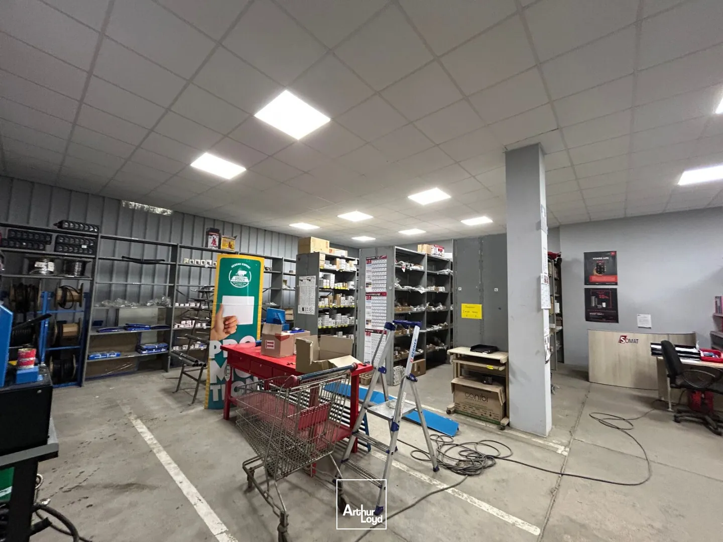 A VENDRE - BÂTIMENT D'ACTIVITÉ - 994 M2 - MONT D'ORIGNY