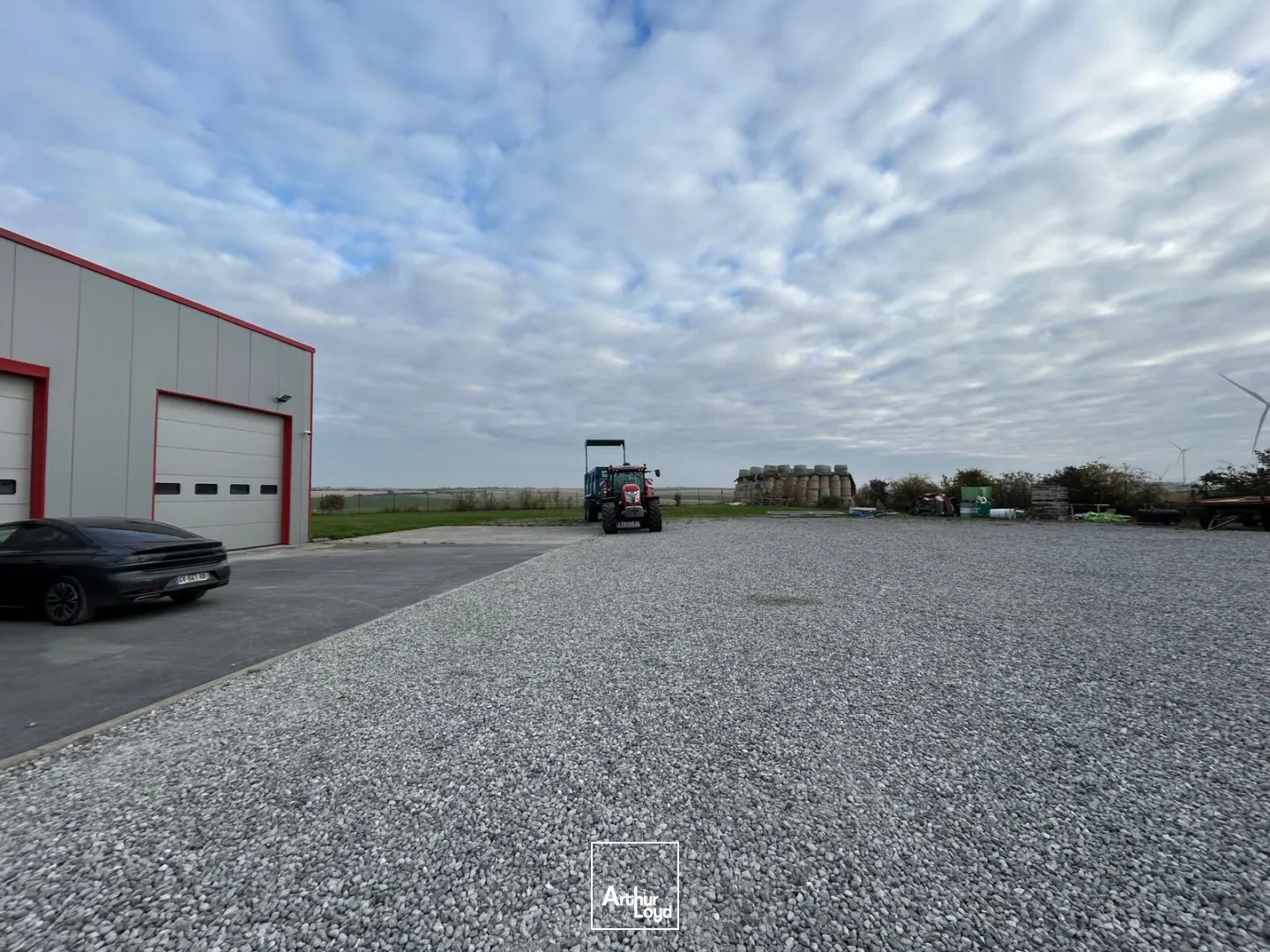 A VENDRE - BÂTIMENT D'ACTIVITÉ - 994 M2 - MONT D'ORIGNY