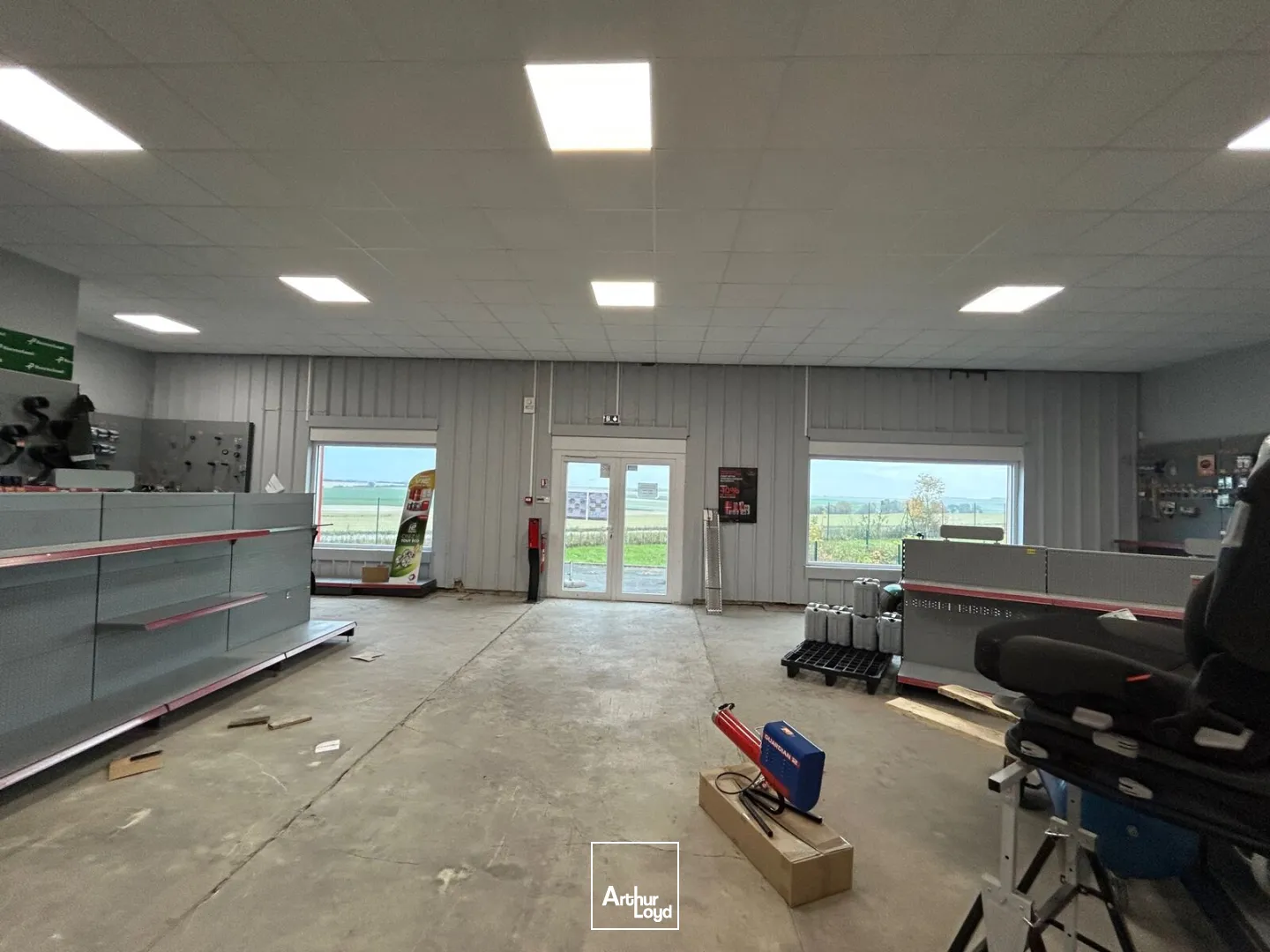 A VENDRE - BÂTIMENT D'ACTIVITÉ - 994 M2 - MONT D'ORIGNY