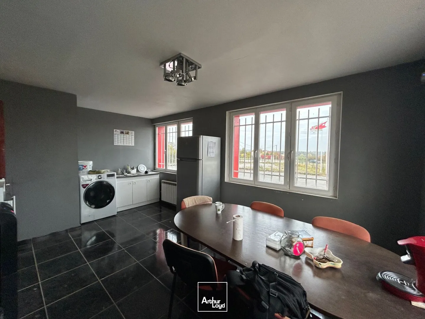 A VENDRE - BÂTIMENT D'ACTIVITÉ - 994 M2 - MONT D'ORIGNY